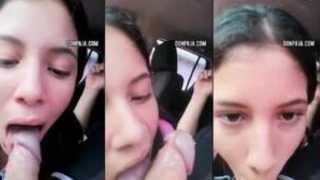 chavita colegiala le da tremenda mamada al novio en el carro