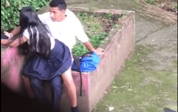 vecinos graban a estudiantes de prepa cogiendo en el jardin del pueblo