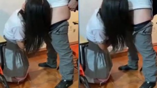 jovencita colegiala de prepa se la tiene que chupar a su amigo para pagar apuesta