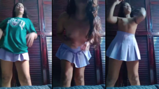 jovencita colegiala calenturienta llega de la escuela y se graba desnuda