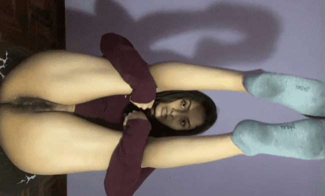 jovencita calenturienta se graba sin calzones enseñando la panochita peludita