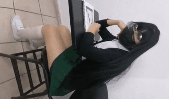 que deliciosa vagina tiene la morrita colegiala de este video