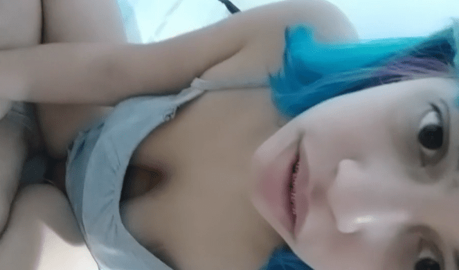 jovencita putita se encuera completita y se abre la panocha