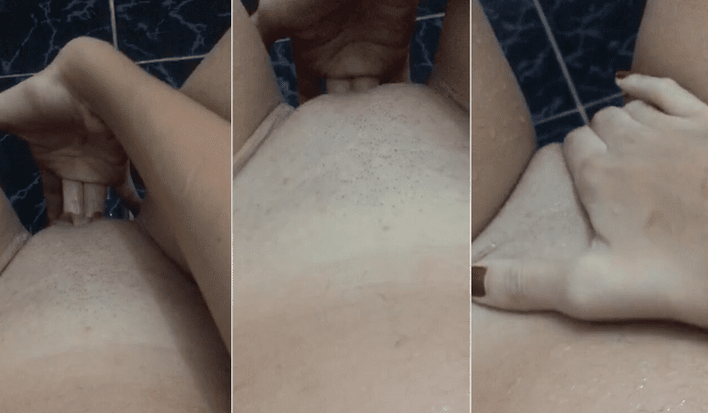 la jovencita mexicana se graba metiendose los dedos en la panochita