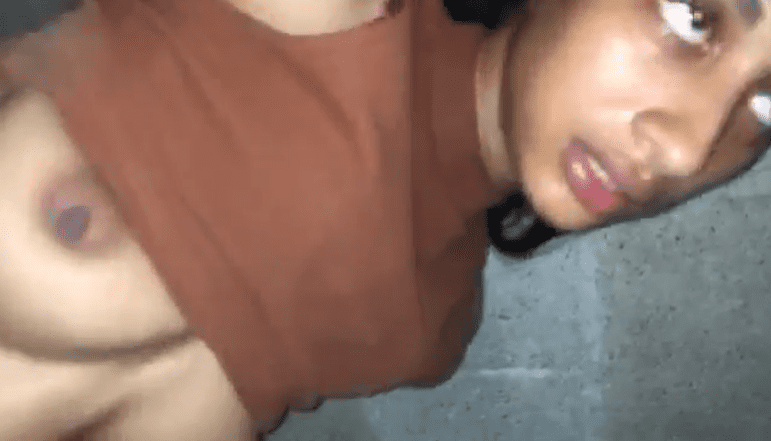 jovencita putita cogiendo con varios de sus amigos al mismo tiempo