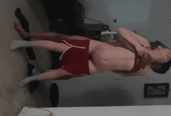 colegiala perdiendo la virginidad y al parecer no la esta pasando bien