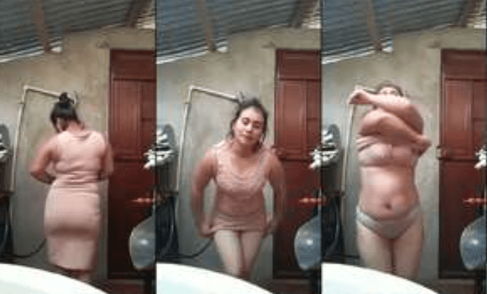 peruana cachonda enseñando lo apretada que tiene la vagina