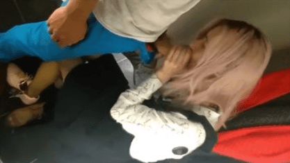 morrita colegiala la graban mamando en los vestidores