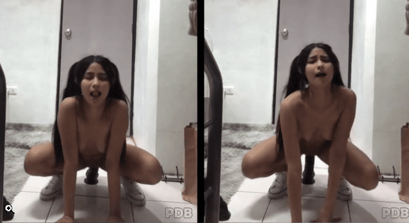 morrita depravada se sienta sobre un enorme dildo