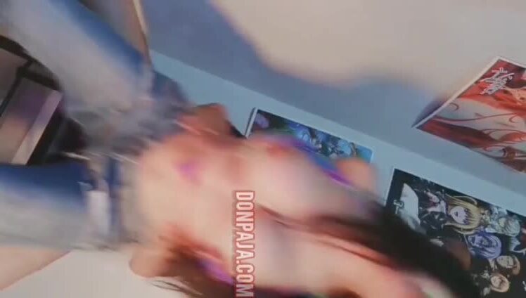 la jovencita esta que se cae de buena y el novio vergon le da una buena cogida