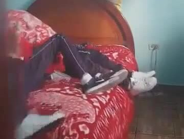 Alumnos de prepa cogiendo todos en una sola cama