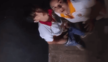 alumnos los cachan cogiendo y se espantan