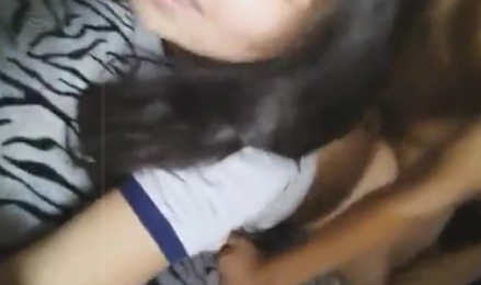 Se entrega por amor y termina grabada por el novio