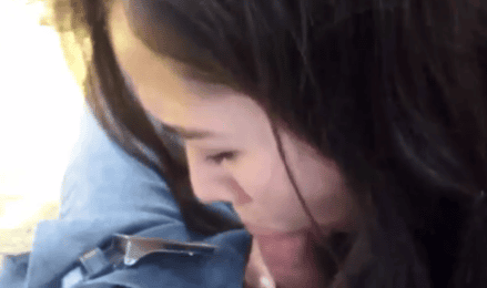 Salen a caminar y la colegiala se pone a mamar durisimo