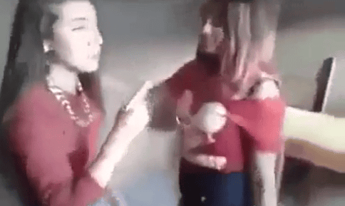 colegialas se van de pinta y cogen en una casa abandonada