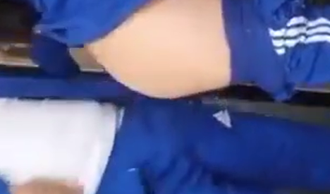cogiendo en el baño del colegio